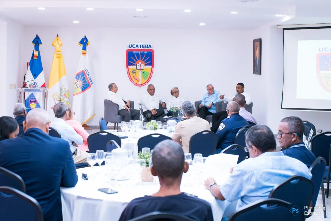 Seminario Agua y Minería en la Región Enriquillo · UCATEBA